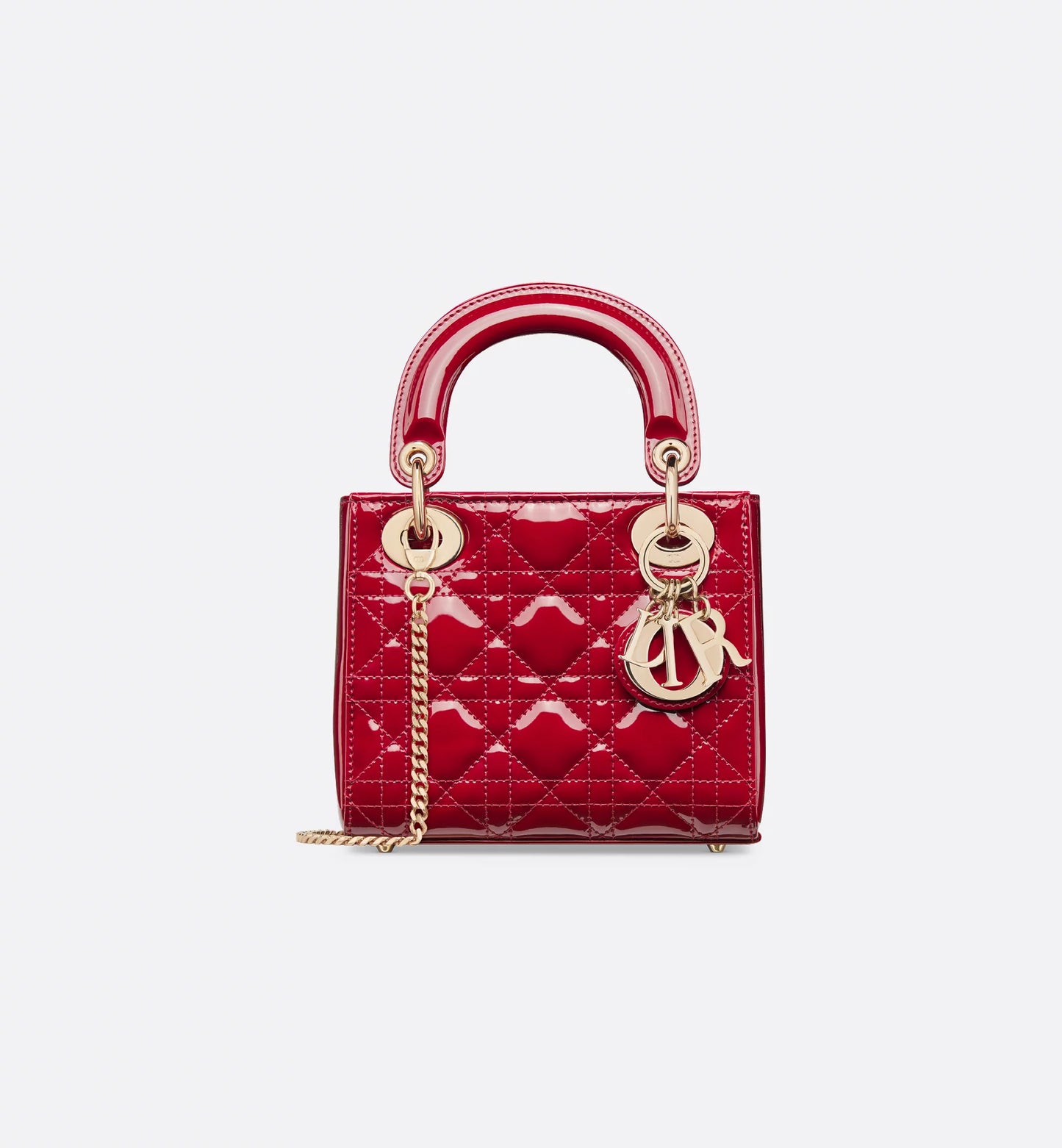 تألقي مع Mini Lady Dior – رمز الأناقة والفخامة