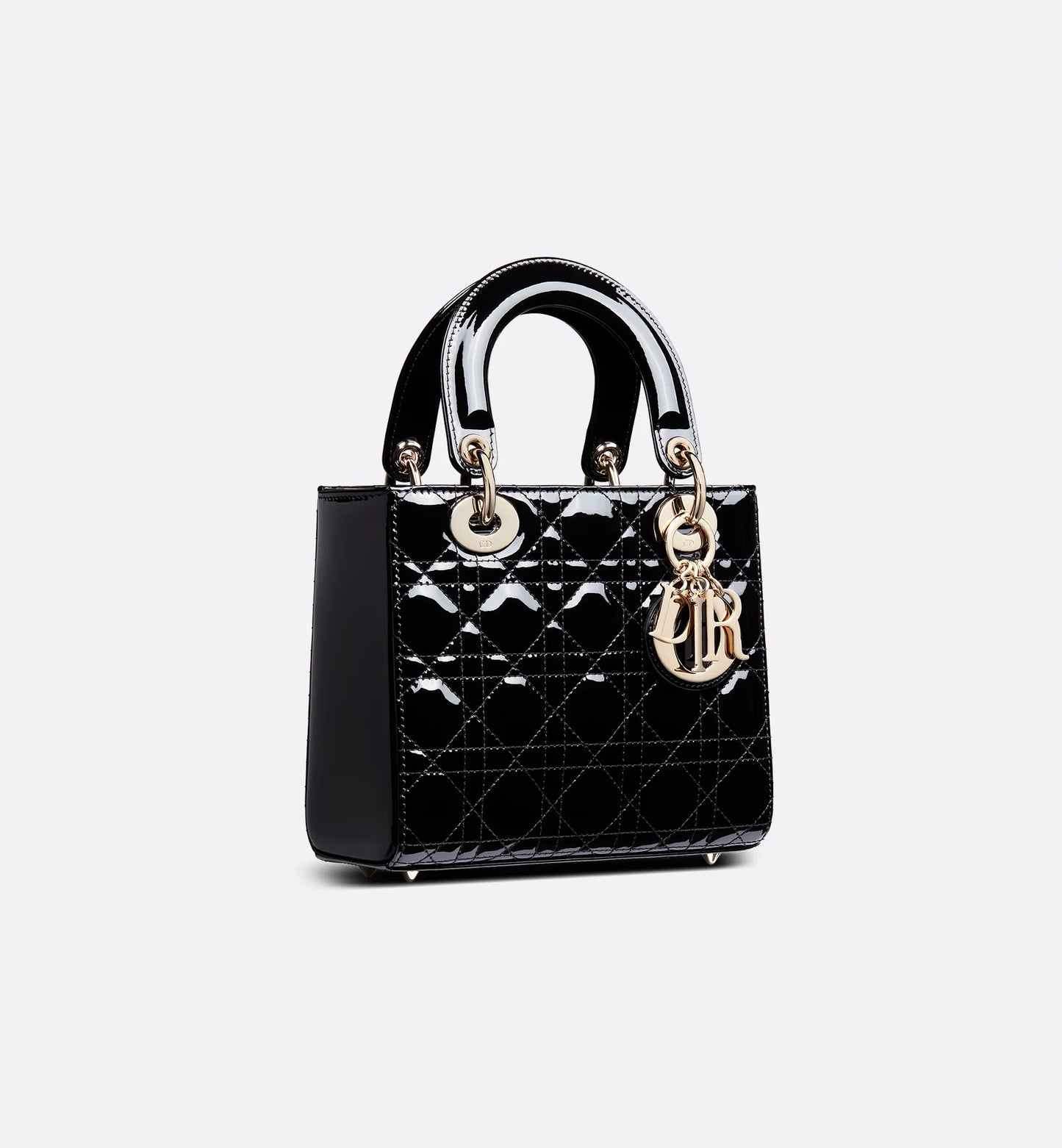 تألقي مع Mini Lady Dior – رمز الأناقة والفخامة