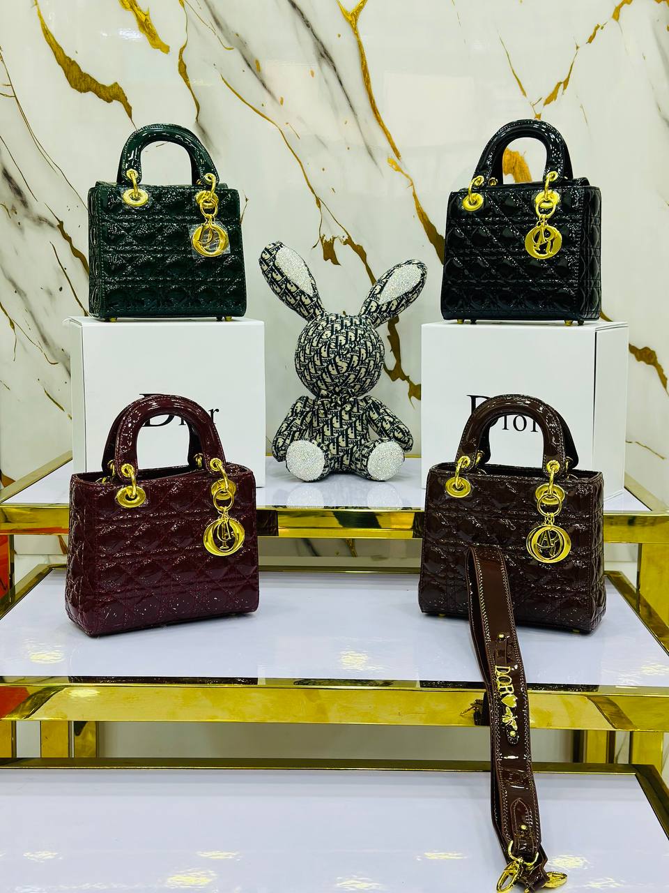 ✨ حقيبة ديزاين فاخر… أناقة بين يديك!