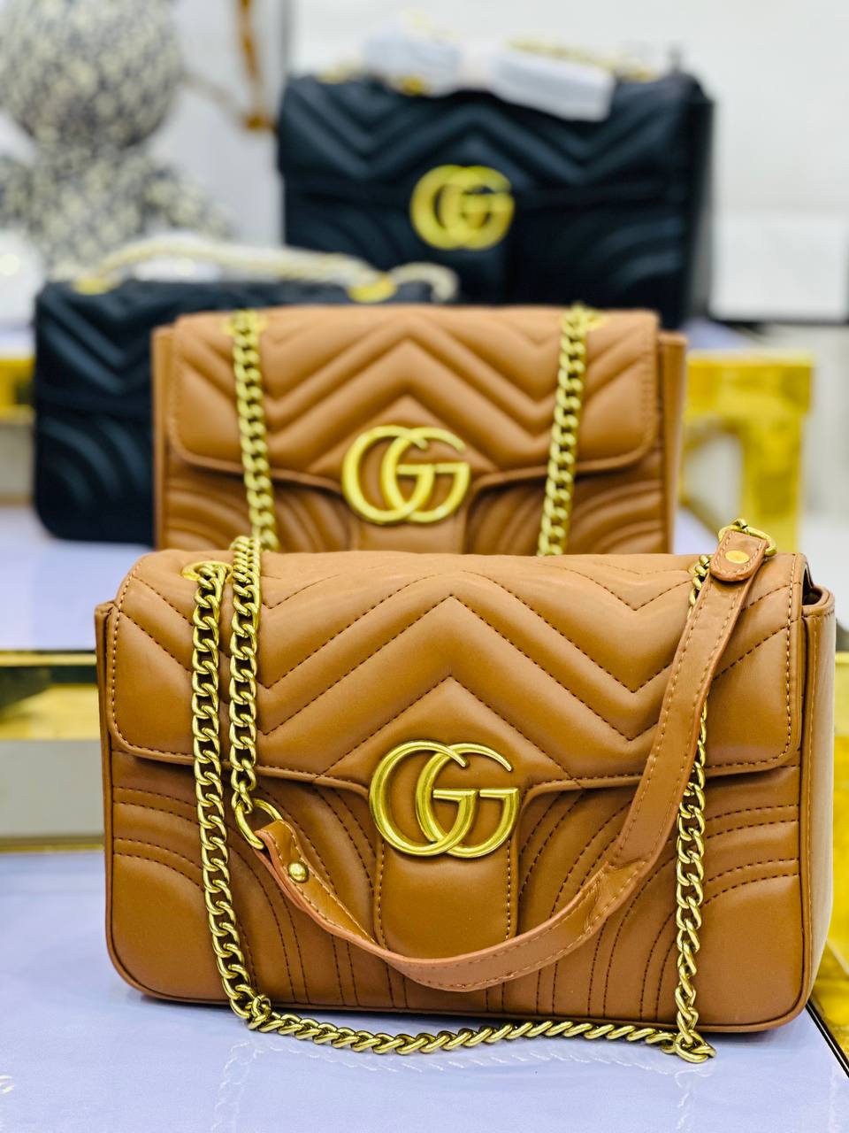 👜✨ شنطة قوتشي… رمز الأناقة و الفخامة ✨💎  ا 2 بياس