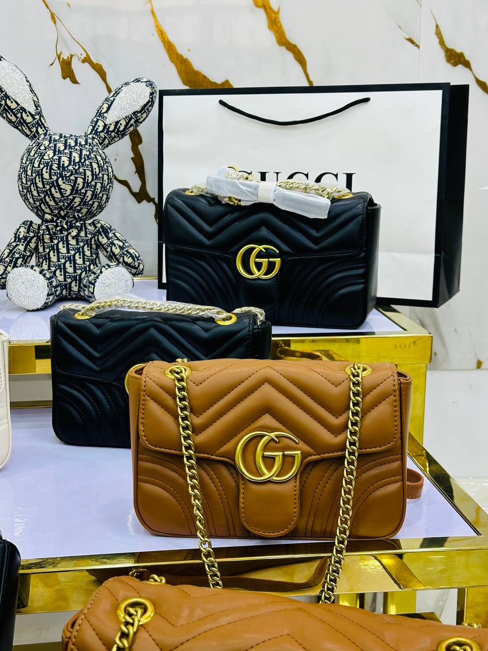 👜✨ شنطة قوتشي… رمز الأناقة و الفخامة ✨💎  ا 2 بياس