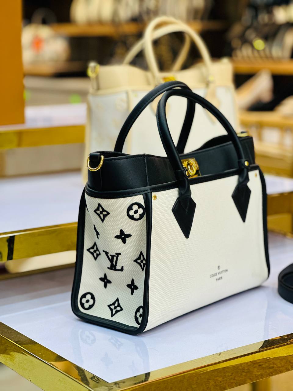 �✨ شياكة و أناقة مع شنطة لوي فويتون ✨�