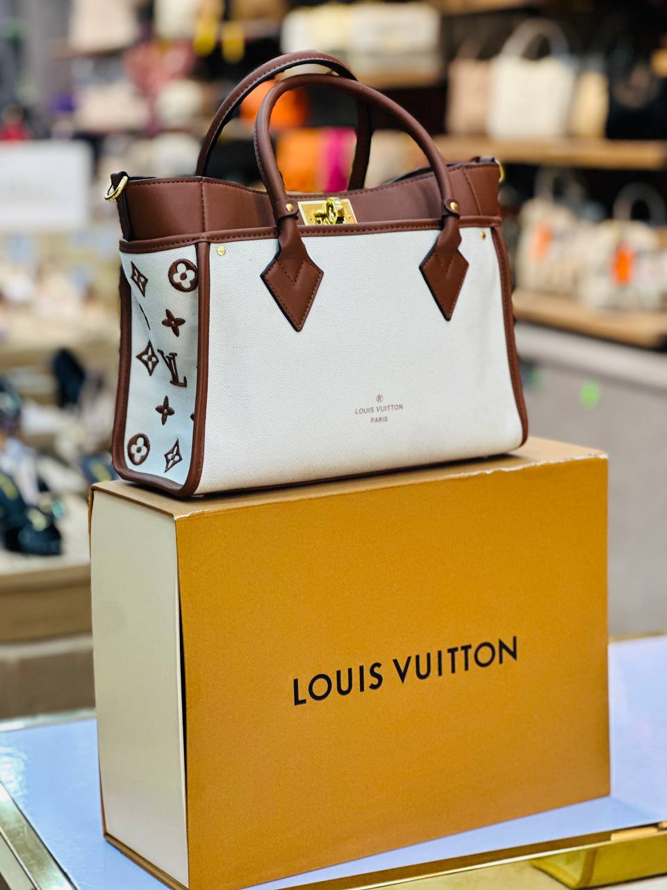 �✨ شياكة و أناقة مع شنطة لوي فويتون ✨�