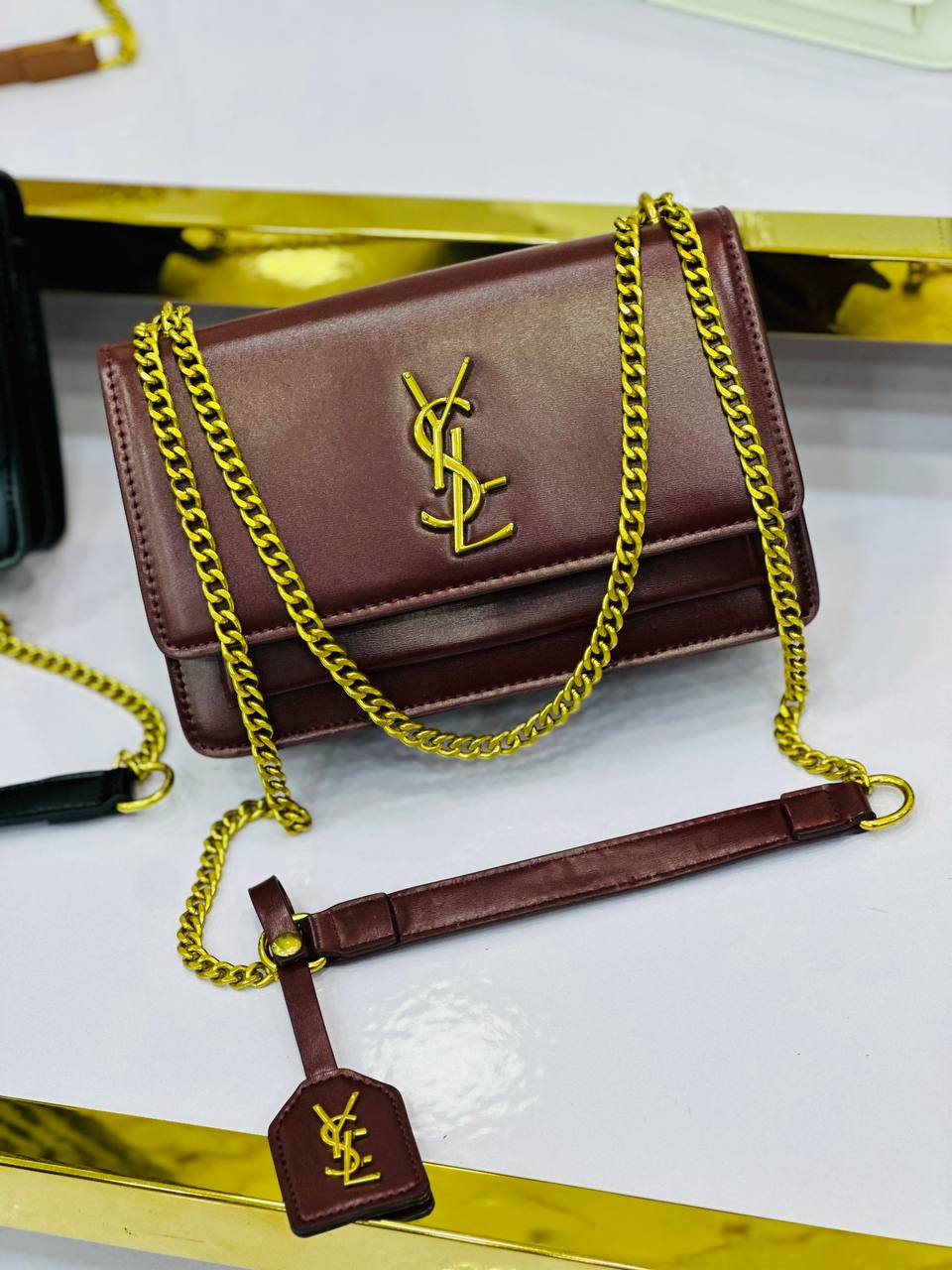 ✨ ستايل راقي… ولمسة فخامة بين يديك!