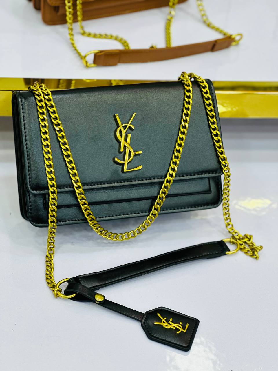 ✨ ستايل راقي… ولمسة فخامة بين يديك!