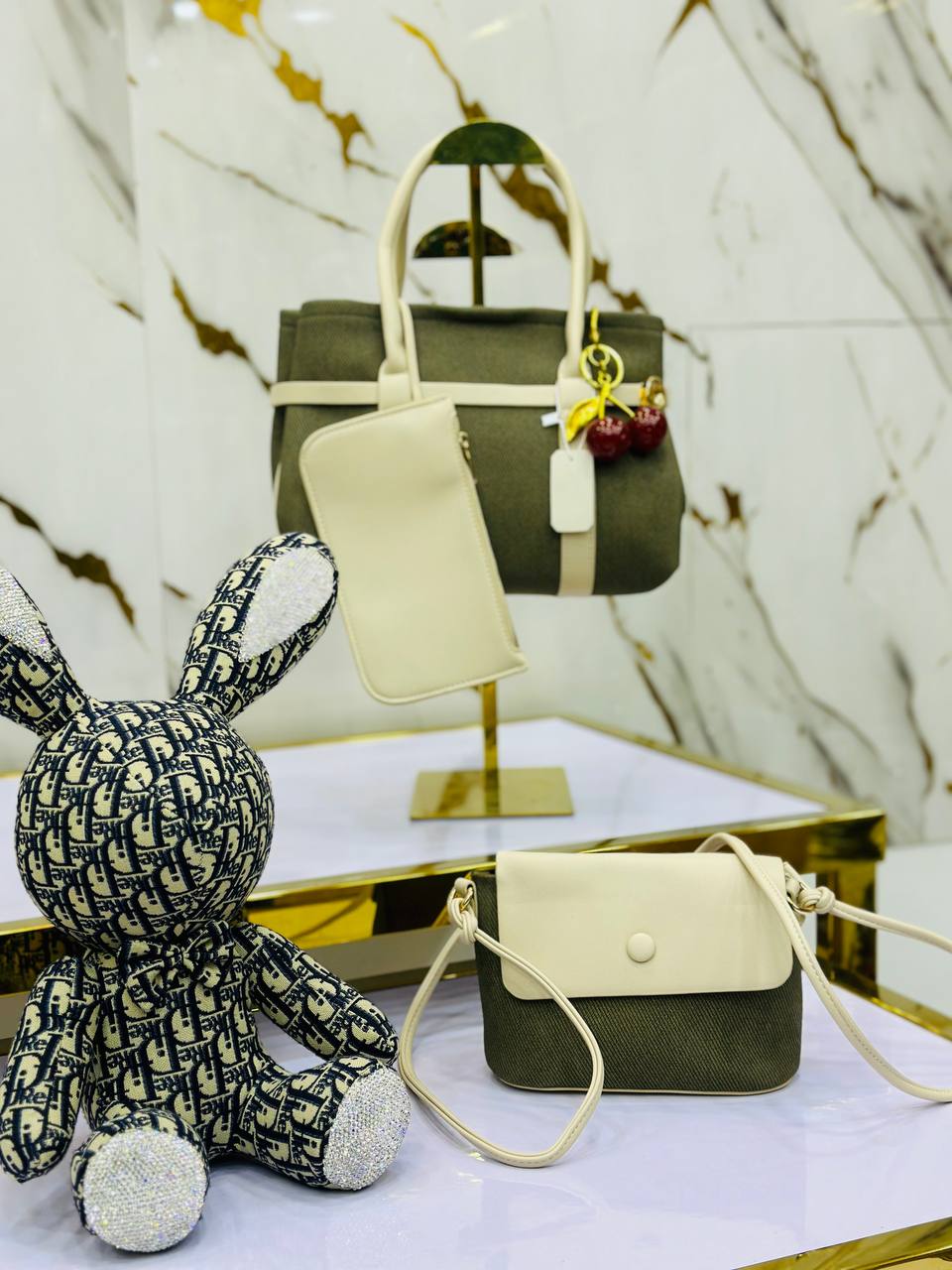 خلي إطلالتك متميزة مع الطقم لي راهو "طونس" حالياً! ✨🍒