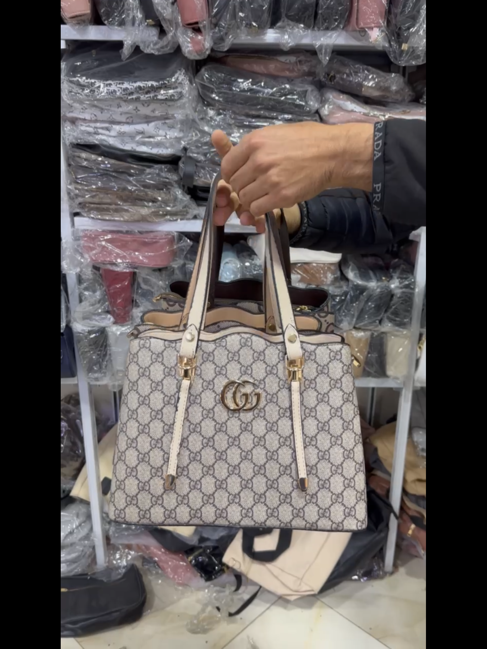"كوليكشن الهبال وصلت! 👜 ساشي قوشي (Gucci Style) لي كامل راكم تحوسوا عليها، راهي متوفرة الآن!"