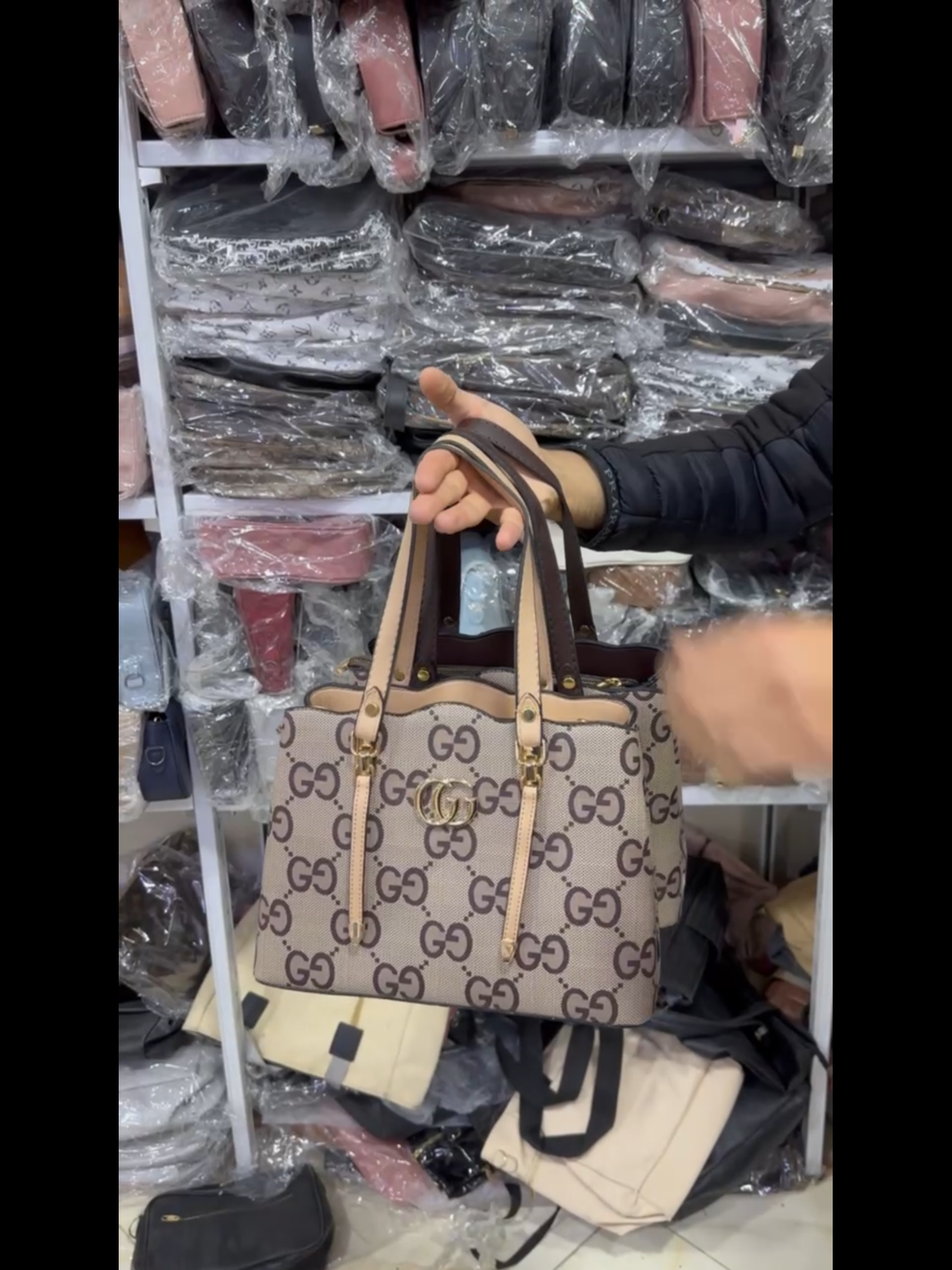 "كوليكشن الهبال وصلت! 👜 ساشي قوشي (Gucci Style) لي كامل راكم تحوسوا عليها، راهي متوفرة الآن!"