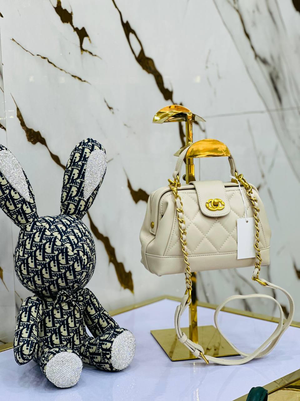 ✨ حقيبة أناقة وفخامة لكل يوم ✨  🔸