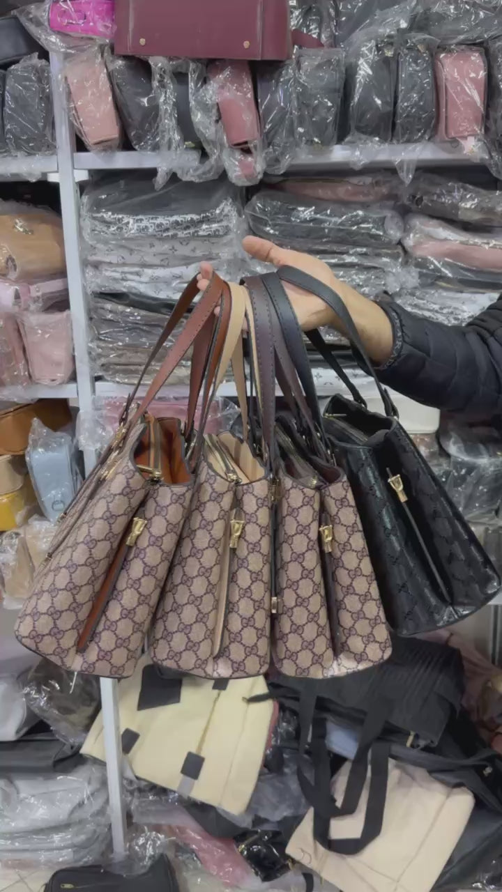 "كوليكشن الهبال وصلت! 👜 ساشي قوشي (Gucci Style) لي كامل راكم تحوسوا عليها، راهي متوفرة الآن!"